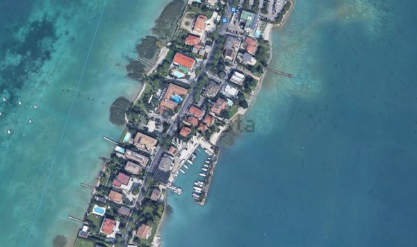 casa indipendente in vendita a Sirmione