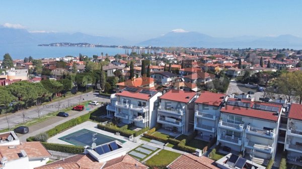 appartamento in vendita a Sirmione in zona Colombare