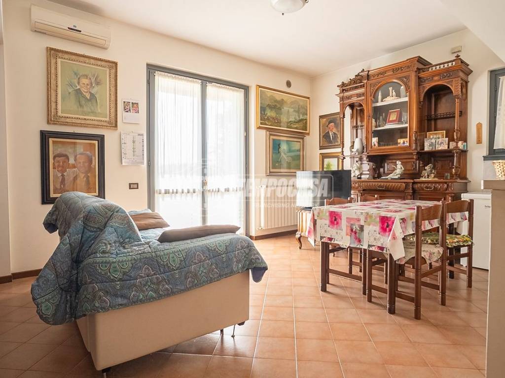 appartamento in vendita a Sirmione in zona Chiodi