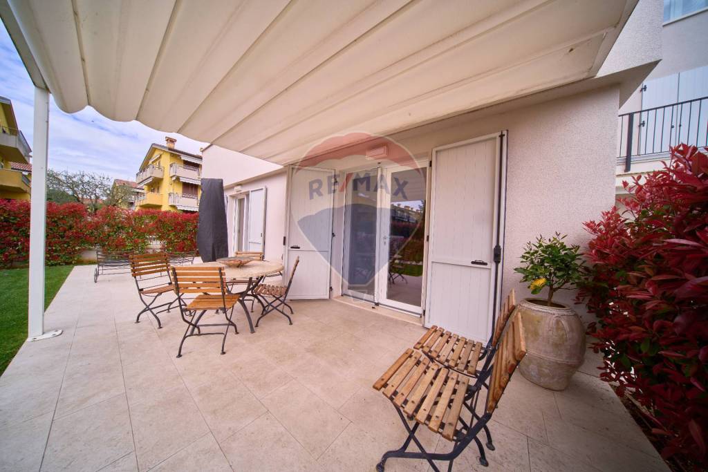 appartamento in vendita a Sirmione in zona Lugana