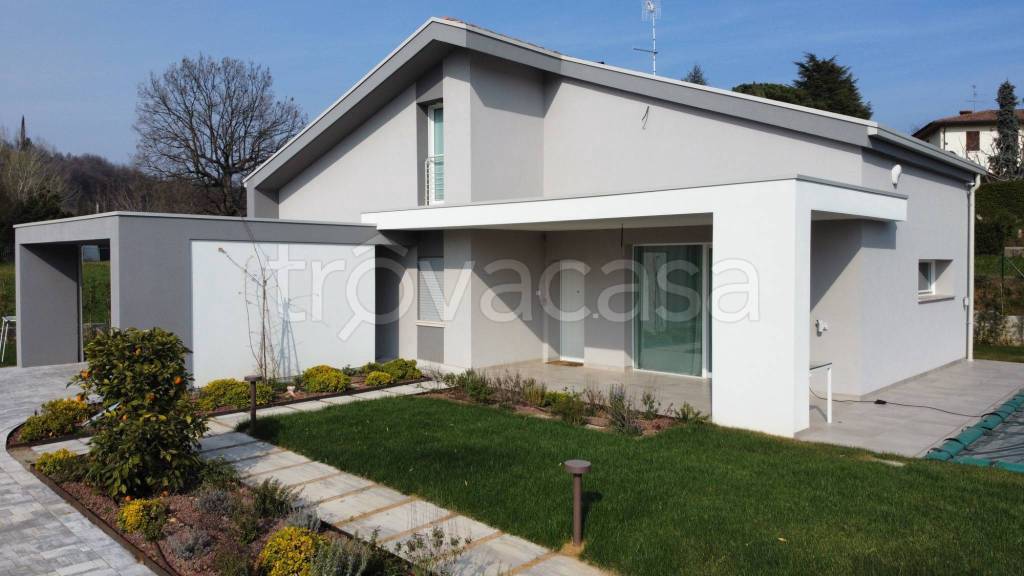 casa indipendente in vendita a Sirmione in zona Lugana
