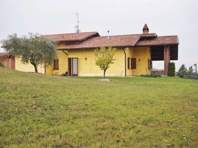 casa indipendente in vendita a Sirmione