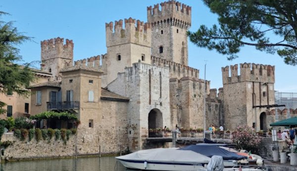 appartamento in vendita a Sirmione in zona Lugana