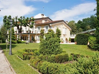 casa indipendente in vendita a Sirmione