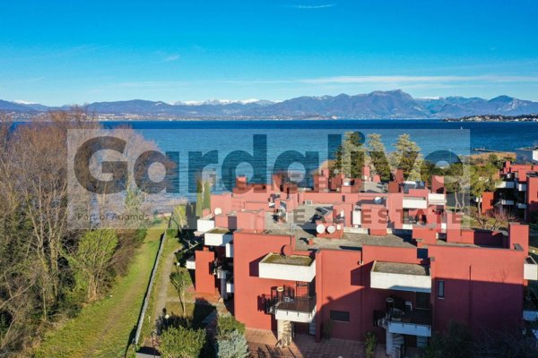 appartamento in vendita a Sirmione in zona Colombare