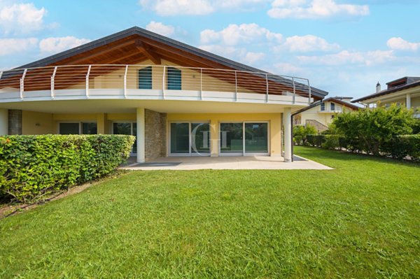 casa indipendente in vendita a Sirmione
