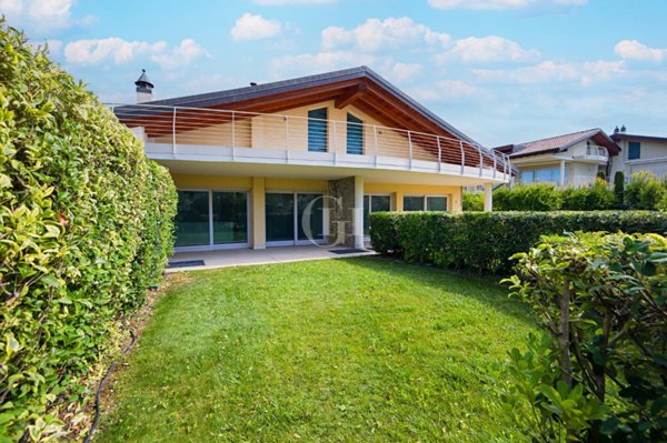 casa indipendente in vendita a Sirmione