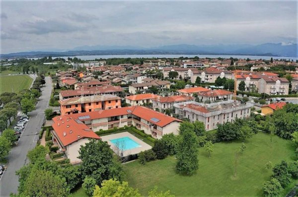 appartamento in vendita a Sirmione in zona Colombare
