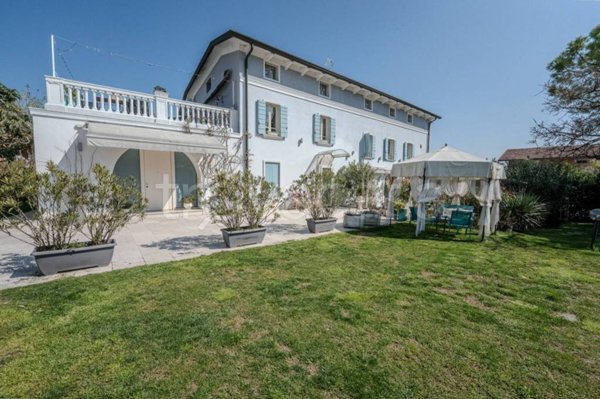 casa indipendente in vendita a Sirmione