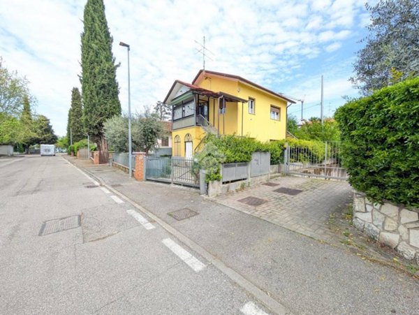 casa indipendente in vendita a Sirmione