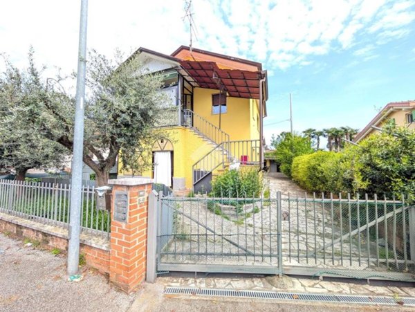casa indipendente in vendita a Sirmione