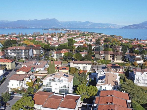 appartamento in vendita a Sirmione in zona Colombare