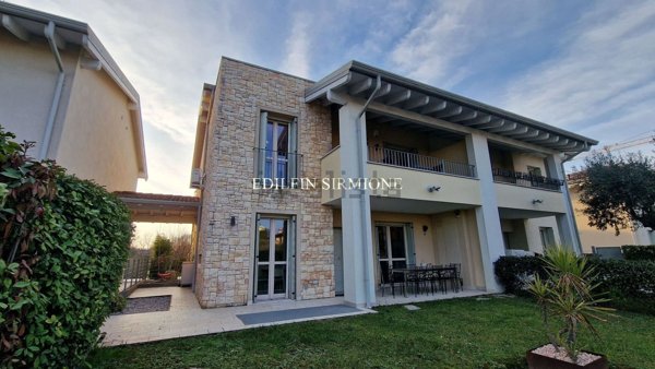 casa indipendente in vendita a Sirmione in zona Lugana