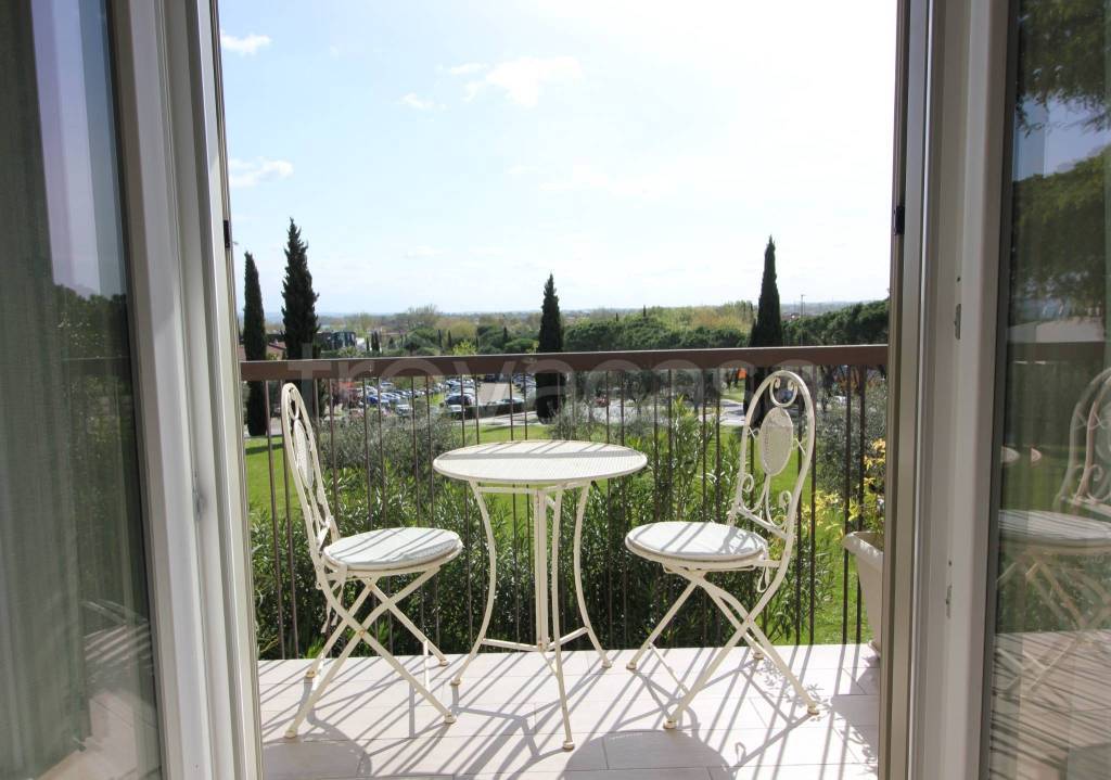 appartamento in vendita a Sirmione in zona Colombare