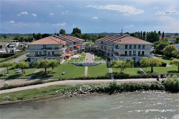 appartamento in vendita a Sirmione in zona Lugana