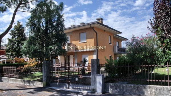 appartamento in vendita a Sirmione in zona Colombare