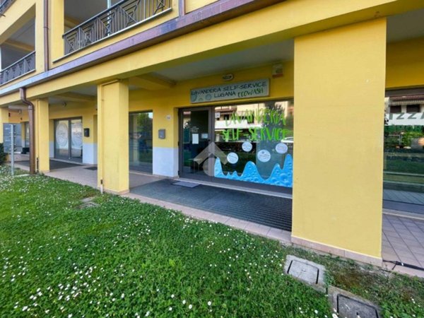 locale commerciale in vendita a Sirmione in zona Lugana