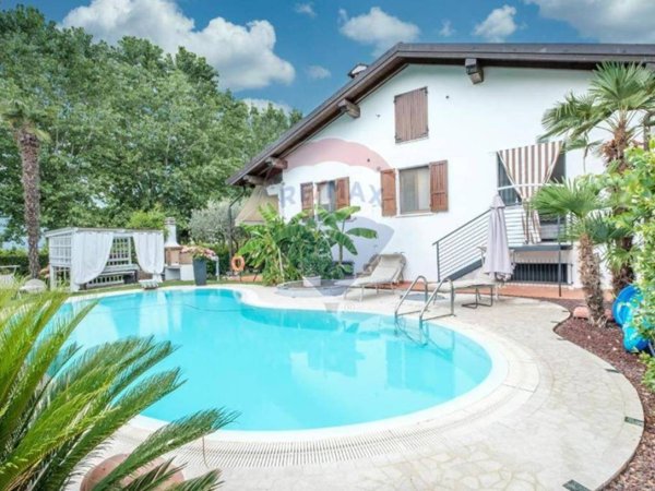 casa indipendente in vendita a Sirmione