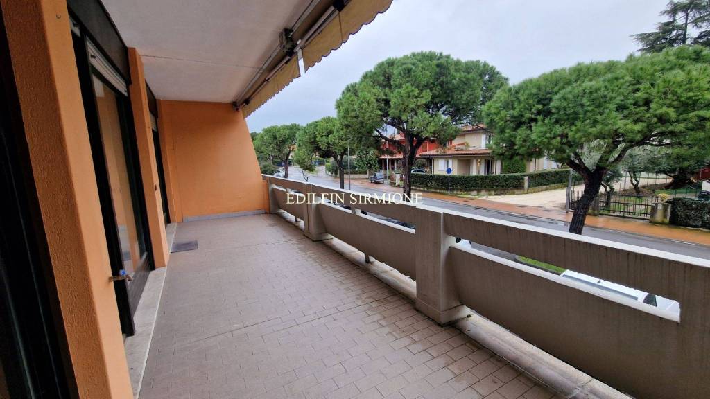 appartamento in vendita a Sirmione in zona Colombare