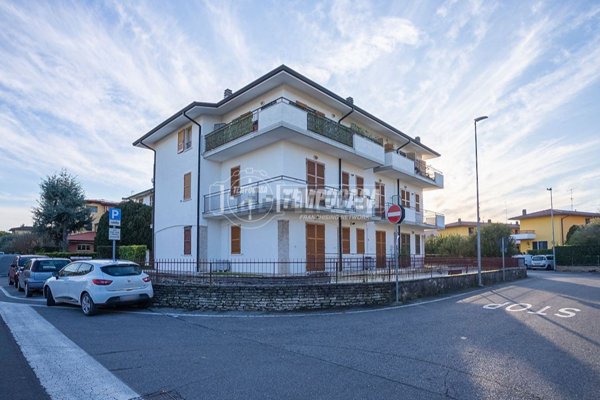 appartamento in vendita a Sirmione in zona Colombare