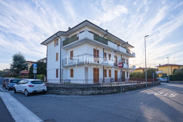 appartamento in vendita a Sirmione in zona Colombare