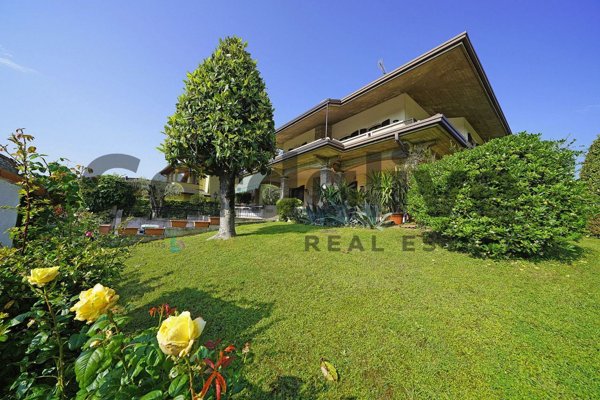casa indipendente in vendita a Sirmione