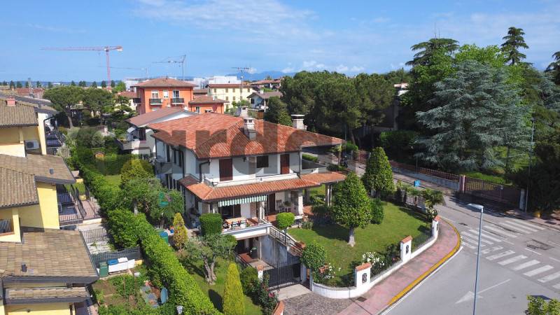 casa indipendente in vendita a Sirmione