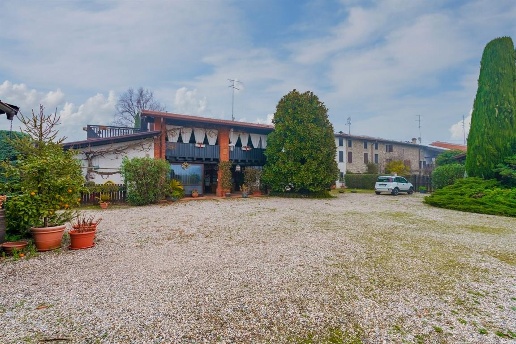 casale in vendita a Sirmione