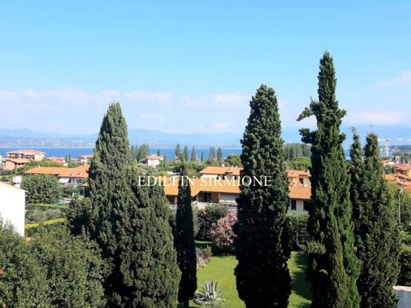 appartamento in vendita a Sirmione in zona Colombare