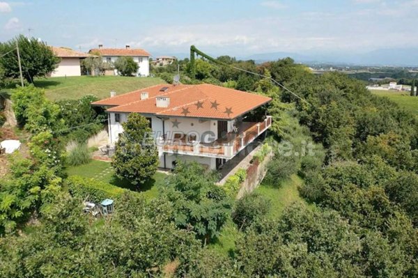 casa indipendente in vendita a Sirmione