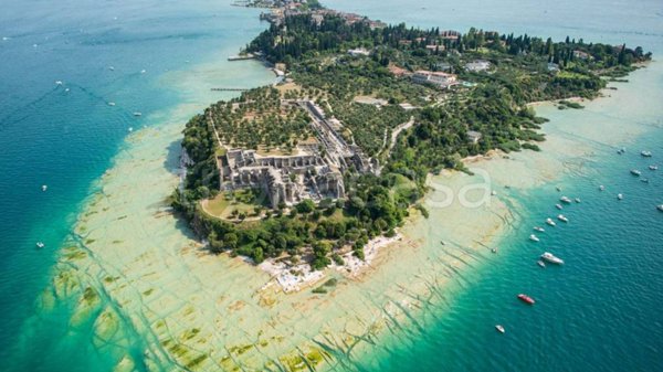 casa indipendente in vendita a Sirmione in zona Chiodi