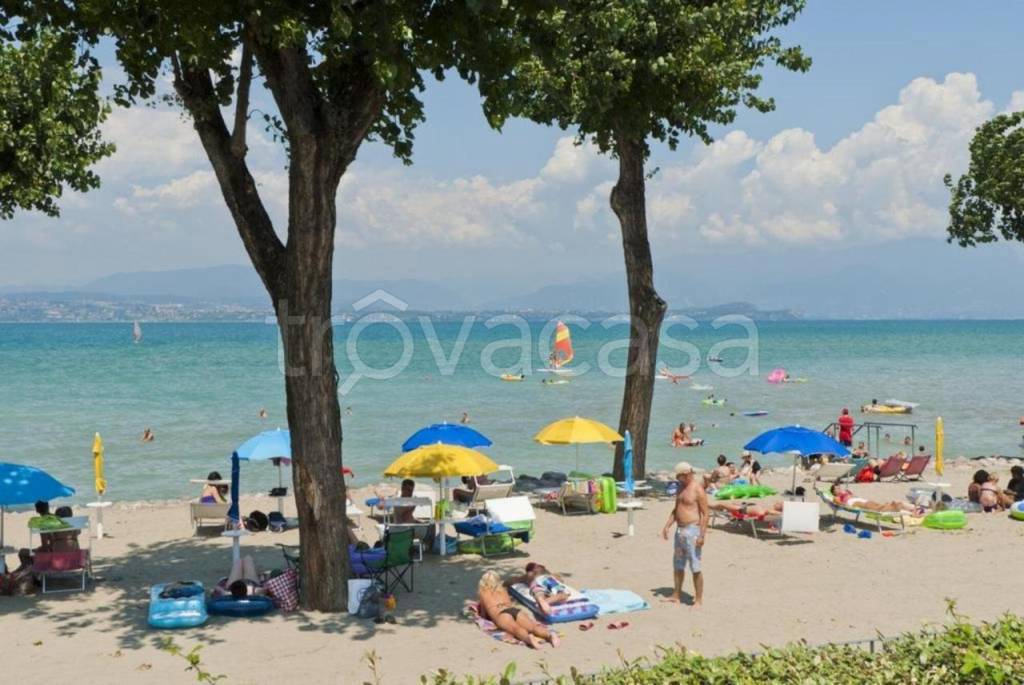 casa indipendente in vendita a Sirmione in zona Chiodi