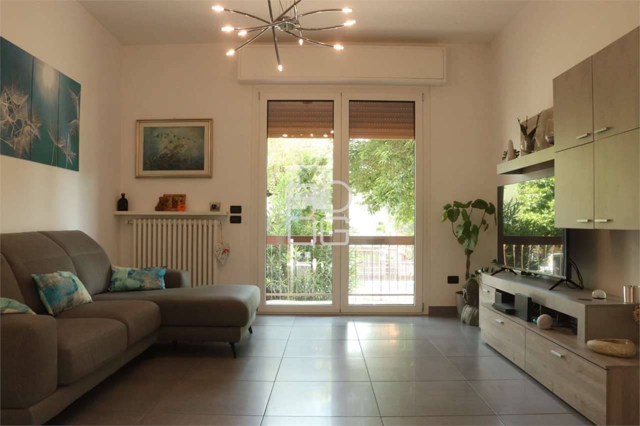 casa indipendente in vendita a Sirmione in zona Colombare