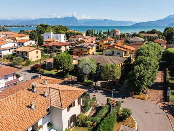 casa indipendente in vendita a Sirmione in zona Lugana