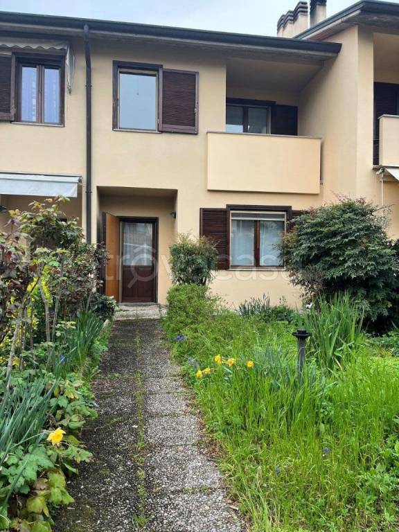 casa indipendente in vendita a Sirmione