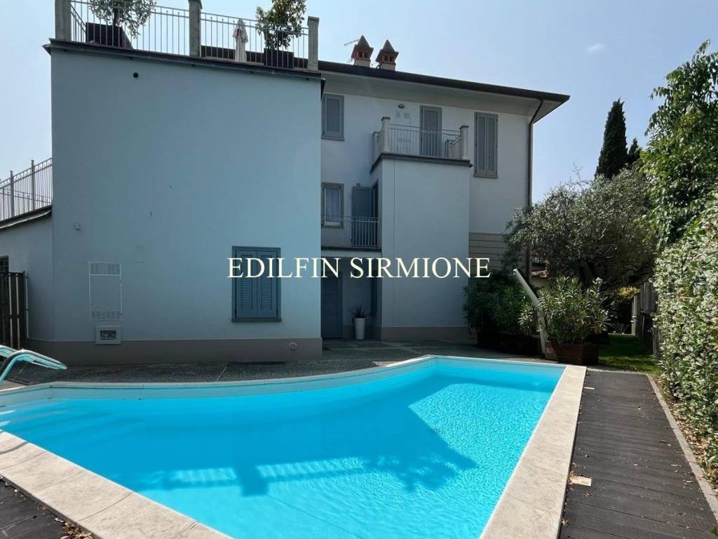appartamento in vendita a Sirmione in zona Colombare