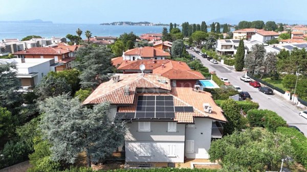casa indipendente in vendita a Sirmione