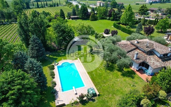 casa indipendente in vendita a Sirmione in zona Lugana