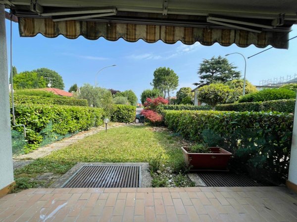 appartamento in vendita a Sirmione in zona Colombare