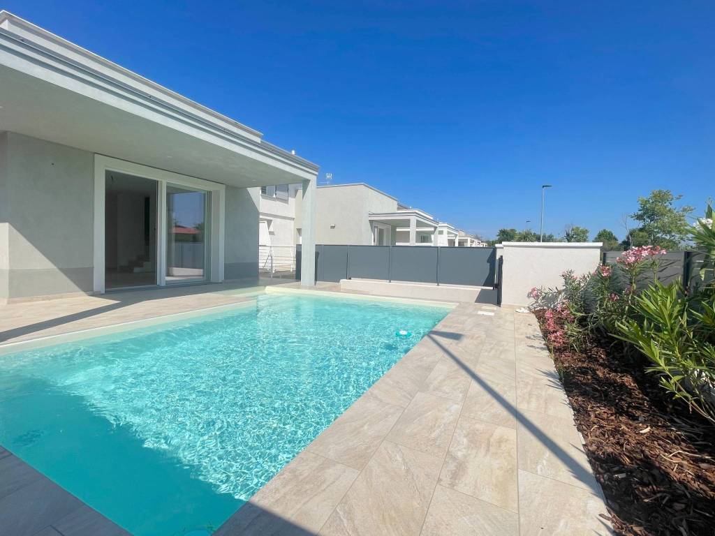casa indipendente in vendita a Sirmione in zona Chiodi