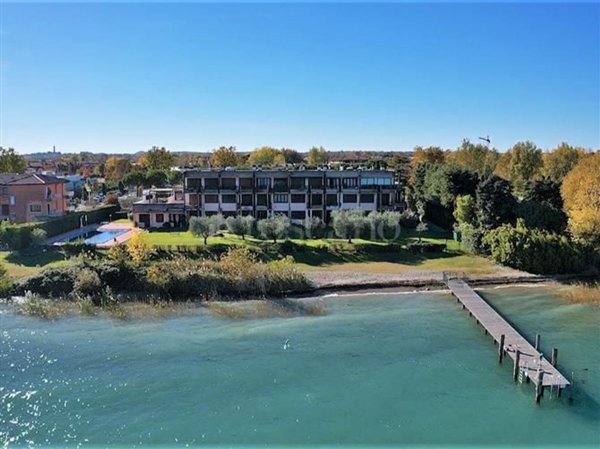 appartamento in vendita a Sirmione in zona Colombare