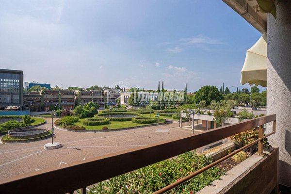 appartamento in vendita a Sirmione in zona Colombare