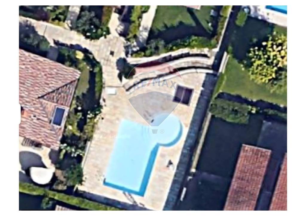 casa indipendente in vendita a Sirmione in zona Colombare