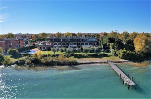 appartamento in vendita a Sirmione in zona Colombare
