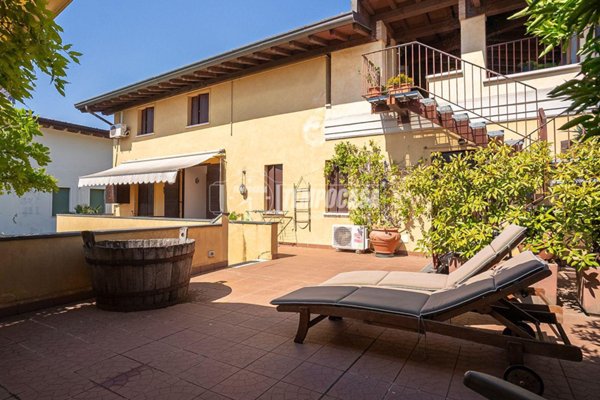 appartamento in vendita a Sirmione in zona Colombare