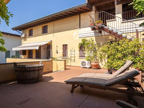 appartamento in vendita a Sirmione in zona Colombare
