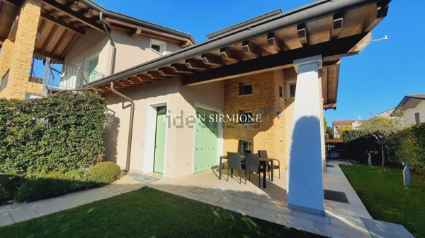 casa indipendente in vendita a Sirmione in zona Colombare