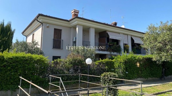 casa indipendente in vendita a Sirmione in zona Colombare