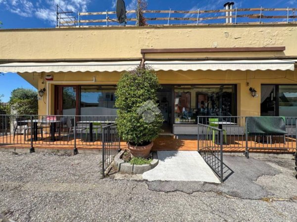 negozio in vendita a Sirmione in zona Colombare