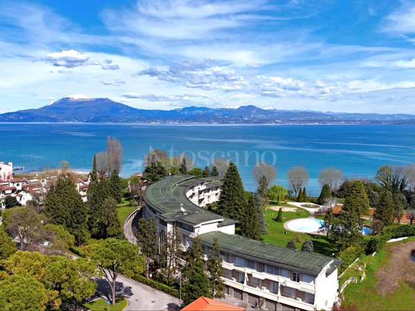 appartamento in vendita a Sirmione in zona Colombare